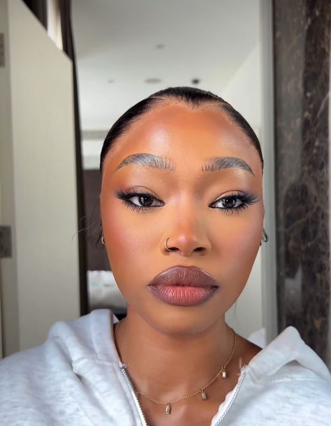 Summer Makeup Black Women, Soft Glam Black Women, Soft Glam Makeup Black Women, Soft Makeup Looks, Makeup For Black Skin, Brown Skin Makeup, Face Beat, Glam Makeup Look, Dope Makeup