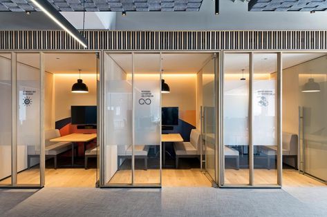 Corporate Office Workstations Design, Meeting Room Design Creative, Coworking Interior, Office Collaboration Space, Startup Office Design, Cubicle Design, Meeting Office, Private Office Space, Meeting Room Design