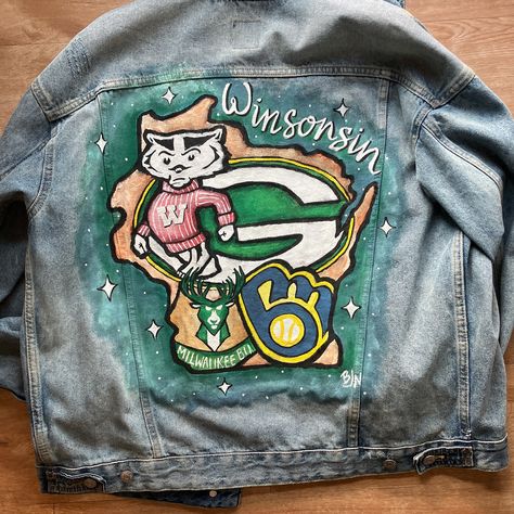 Check out this super cute ✨WISCONSIN ✨ state jacket that I made for my friend @martha.becker 💚💛 Which STATE would you wear? #jacketstyle #wisconsingirl #etsyartist #paintedjacket #greenbaypackersfan #wisconsinlife #stateart #wisconsinsports Game Day Outfit Football, Matching Jackets, Thrifted Denim, Painted Converse, Custom Denim Jacket, Team Jackets, Painted Denim Jacket, Painted Jacket, Football Fashion