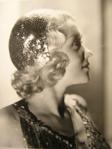 Film Seven, Constance Bennett, Joan Bennett, Pre Code, Malibu Beaches, Common Law, Classic Actresses, 1930s Fashion, White Photos