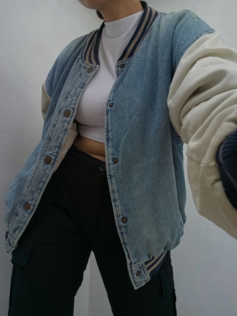 Jean Varsity Jacket Outfit, Denim Varsity Jacket Outfit, Letterman Jacket Outfit, Denim Varsity Jacket, Closet Outfits, Windbreaker Outfit, Varsity Jacket Outfit, Jaket Denim, Jacket Outfit Women