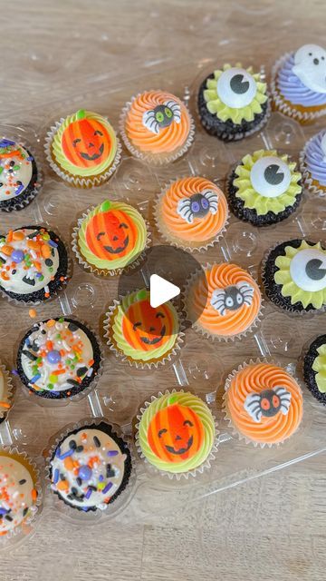 Spooky Cupcakes, Dozen Cupcakes, Cupcake Frosting, Halloween 2024, Fall Treats, Halloween Cupcakes, October 19, Halloween Treats, Frosting