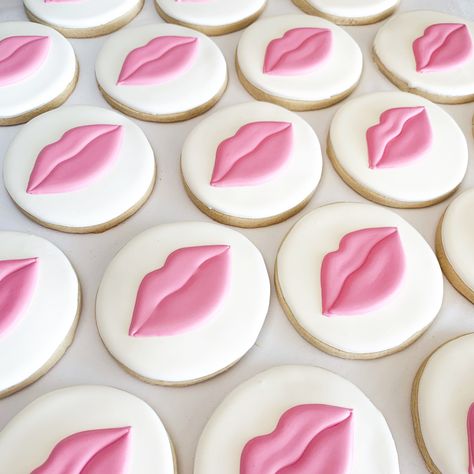 Botox Cookies, Lip Cookies, Beauty Cookies, Cookie Themes, Spa Cookies, Valentine Sugar Cookies, Lip Logo, Cookies Theme, Iced Sugar Cookies