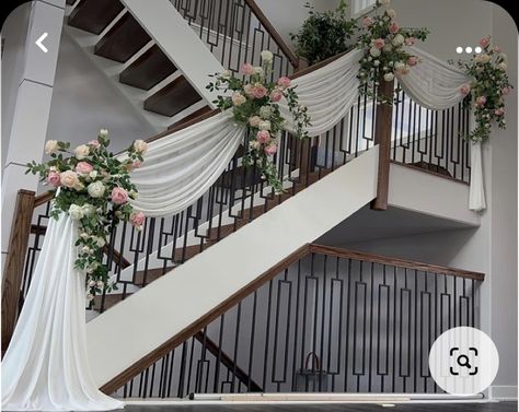 Banister Wedding Decorations Railings, Wedding Stairs Decoration Tulle, Bannister Wedding Decorations, Diy Floral Staircase, Tulle Staircase Decorations, Draped Staircase Wedding, Home Decor Wedding Ideas, Wedding Decorations For Outside, Floral Railing Design Wedding