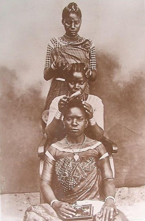 katebomz:    1900’s Hair braiding  (via abstrackafricana) Afrique Art, Social Art, Three Women, Black Photography, African People, Art Africain, We Are The World, African Diaspora, African Braids