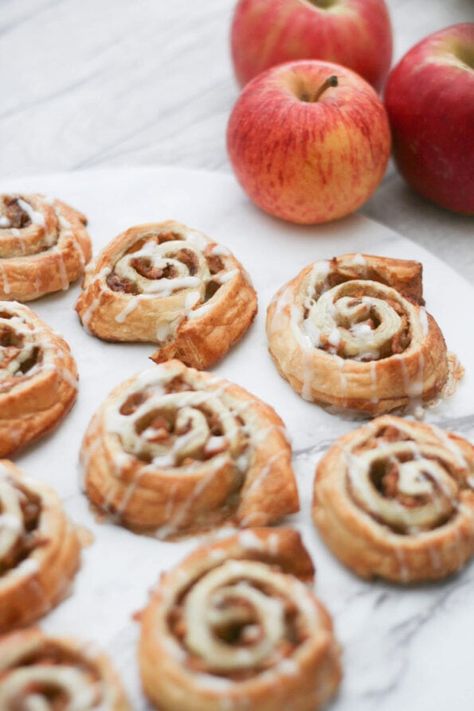 Apple Cinnamon Pinwheels, Apple Pinwheels Recipe, Mini Apple Cinnamon Rolls, Pinwheel Pastry, Toddler Pinwheels, Sweet Pinwheels, Apple Pie Dough, Apple Recipes With Puff Pastry, Recipe With Apples