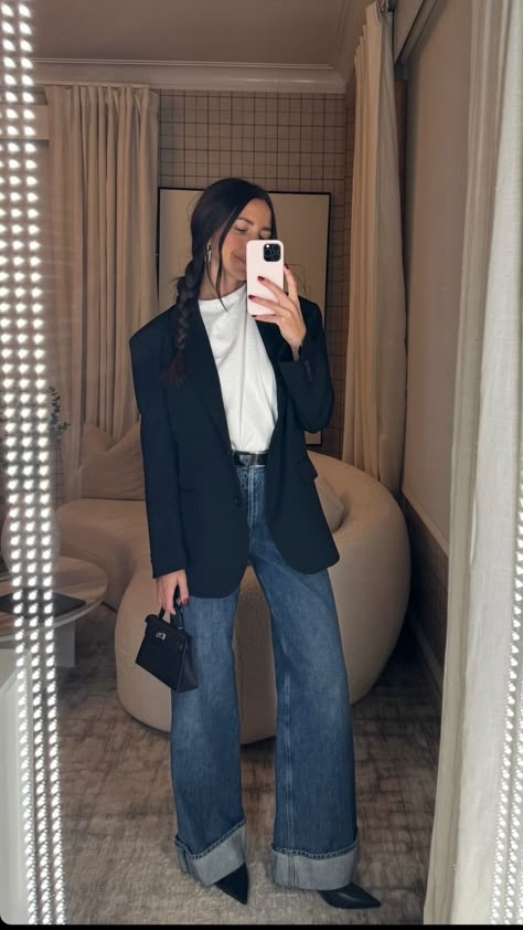 Black Blazer And Blue Jeans Outfit, Business Casual Tech Women, Casual Hostess Outfit, Weeknight Dinner Outfit, Danielle Pheloung Work Outfits, Jean Work Outfits Women, Moving Day Outfit, Millennial Office, Office Baddie