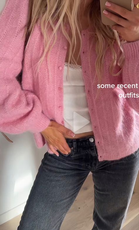 Sweaters Aesthetic, 6th Form Outfits, Knit Cardigan Outfit, Comfy Fall Outfits, Uni Outfits, Cardigan Outfits, Stockholm Fashion, Pink Cardigan, Feminine Outfit