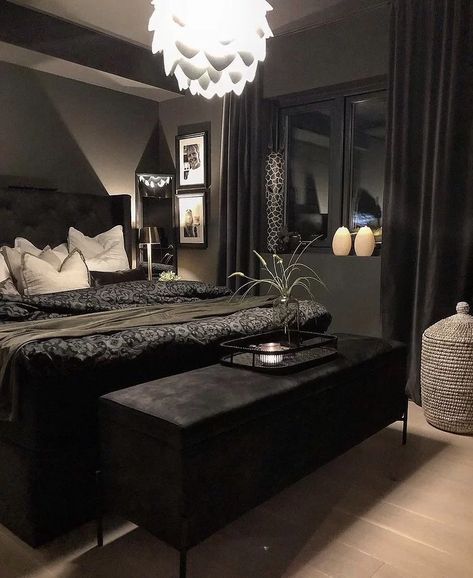 Dark Bedroom Walls, Purple Bedroom Design, Dark Cozy Bedroom, Moody Bedroom Ideas, Bedroom Ideas Romantic, Feminine Bedroom, Moody Bedroom, Dark Bedroom, Living Vintage