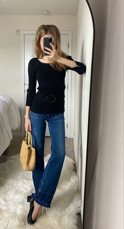 Parisian Messy Style, French Outfit Casual, Jane Birkin Winter Outfits, Parisian Chic Fall Outfits, New Years Classy Outfit, Jane Birkin Aesthetic Outfits, Jane Birkin Inspired Outfit, Professional Outfit With Jeans, Parisian Jeans Outfits