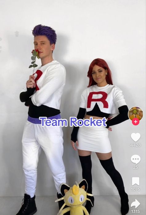 Couple Costumes Pokemon, Cartoon Halloween Costumes Couples, Couple Pokemon Costumes, Pokemon Team Rocket Costume, Diy Team Rocket Costume, Pokemon Customes Halloween, Comiccon Costume Ideas Couple, Team Rocket Couple Costume, Cartoon Custome Halloween