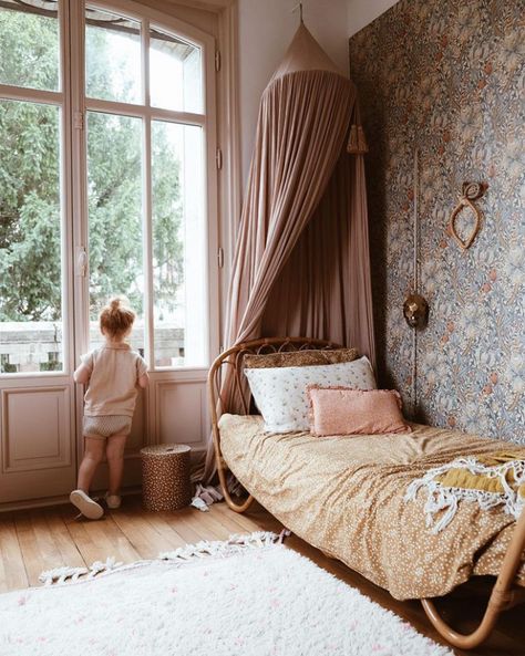 Vintage Floral Bedroom Aesthetic, Pink Toddler Rooms, Green Girls Rooms, Dusty Pink Bedroom, Vintage Kids Room, Kids Room Paint, Toddler Girl Room, Kids Room Inspiration, Toddler Bedrooms