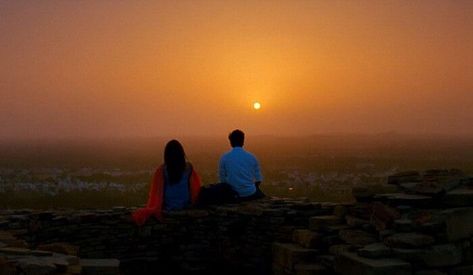 them ❤️‍🩹 yjhd yeh jaawani hai deewani bunny naina sunset scene Tamasha Movie, Chittorgarh Fort, Bollywood Wallpaper, The Human Heart, Bollywood Quotes, Romantic Background, Film Images, Bollywood Couples, Vintage Bollywood