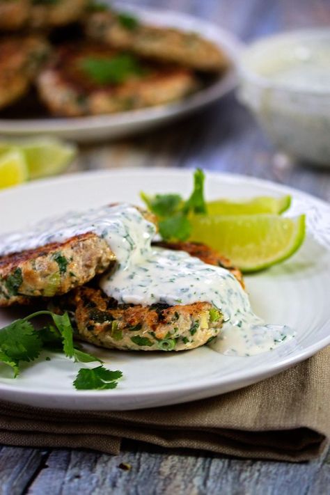 Turkey Burgers with Cilantro Lime Sauce. Can't wait to try this one. Cilantro is the bomb-diggity! Cilantro Turkey Burger, Turkey Burger Sauce, Cilantro Burgers, Ground Turkey Burgers, Avocado Mayo, Cilantro Lime Sauce, Bean Burgers, Turkey Burger Recipes, Purple Onion