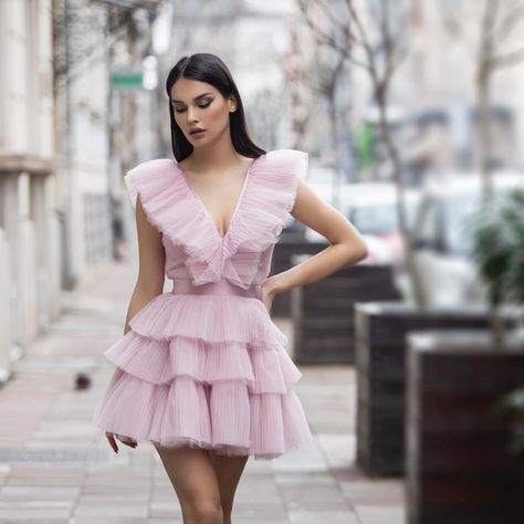 Elegant Pink Tulle Mini Dress, Spring Pink Tulle Mini Dress, Pink Tulle Mini Dress With Fitted Bodice, Strapless Pink Tulle Mini Dress, Pink Strapless Tulle Mini Dress, Short Tulle Dress, Frugal Male Fashion, Hot Pink Prom Dress, Tulle Skirts Outfit