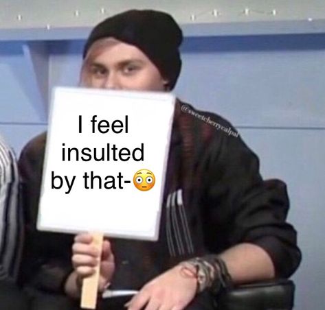 Reaction Photo, Leaning Against Wall, Meme Reaction, Facebook Meme, 5sos Memes, Reaction Pic, Reaction Images, Reaction Memes, Facebook Memes