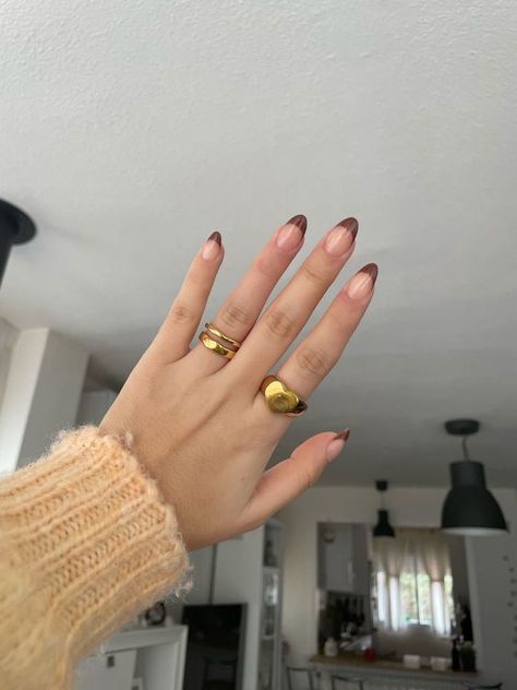 Fall Minimal Nails, Color French Tip Nails Fall, Mail Inspo Fall, Fall Break Nails, Short Nails Inspiration Autumn, Light Brown French Tip Nails, Brown French Tip Nails Almond, Brown Nail Tips, Fall Vibes Nails