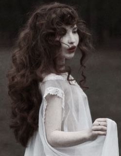 Curly Black Hair Aesthetic, Flowy Hair, Messy Curly Hair, Dark Academy, Gothic Hairstyles, Victorian Hairstyles, Curly Bangs, Black Curly Hair, Dark Feminine