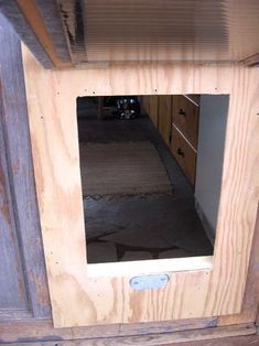 Pet Door Diy, Diy Dog House Door Flap, Doghouse Ideas, Diy Doggie Door, Doggy Door, Doggie Door, Dog Doors, Kennel Ideas, Deck Repair