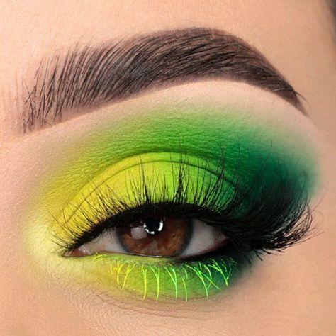 Green Make Up Halloween, Yellow And Green Eye Makeup, Green Eye Makeup Halloween, Green And Orange Eye Makeup, Bright Green Eye Makeup, Lemon Makeup Looks, Neon Green Makeup Looks, Eye Makeup Ideas Colorful, Mascara On Bottom Lashes