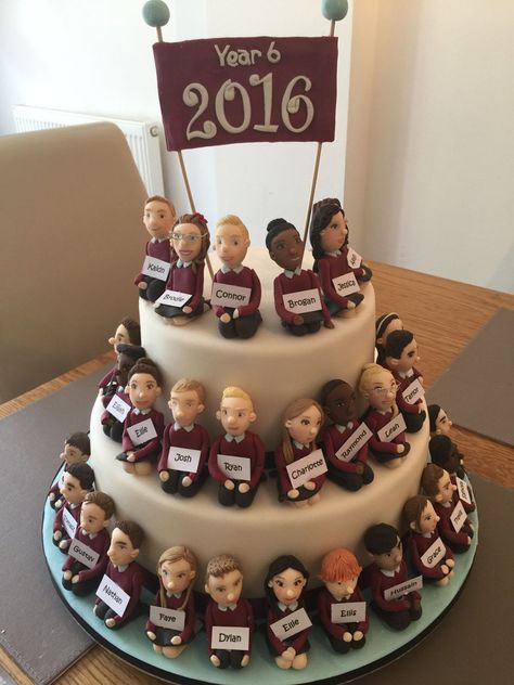 School Leavers Cake School Anniversary Cake Ideas, School Farewell Cake Designs, School Leavers Ideas, School Cake Design, Leavers Party Ideas, Prom Cakes Ideas, Leavers Cake, Prom Cake, Leavers Party