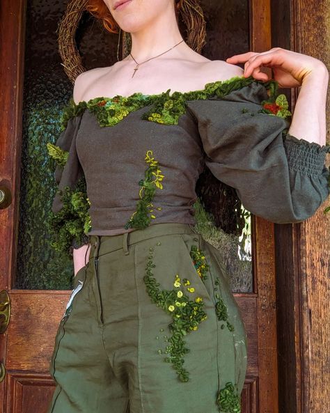 New video will premiere in 1 hour!! The Q&A is half the video and the other half is MOSS BABYYYY. EMBROIDERED moss 🪡🌿 #cottagecore #cottagecoreootd #whimsical #designer #costumedesigner #cosplay #mosscore #fairycore #artreference #artistsoninstagram Embroidered Moss On Clothes, Moss Embroidery On Clothes, Fairy Shirt Diy, Moss Fairy Costume, Moss Corset, Green Cottagecore Outfit, Cool Fantasy Outfits, Mosscore Outfit, Moss Outfit