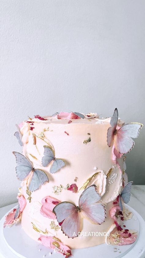 Butterfly Cake Bridal, Butterfly Fairy Cake Ideas, Butterfly First Year Birthday, Butterflies First Birthday Party, Whimsical Butterfly Cake, Smash Cake Fairy Theme, Wedding Cakes Butterfly, Garden Butterfly Cake, Butterfly Garden Birthday Cake