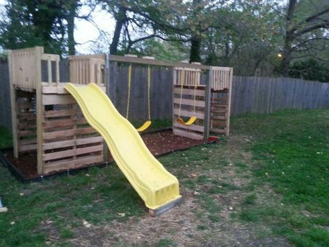 Pallet Playground, Backyard Slide, Backyard Jungle Gym, Diy Wood Pallet, Backyard Playset, Kids Backyard Playground, Made From Pallets, Play Area Backyard, Backyard Swings