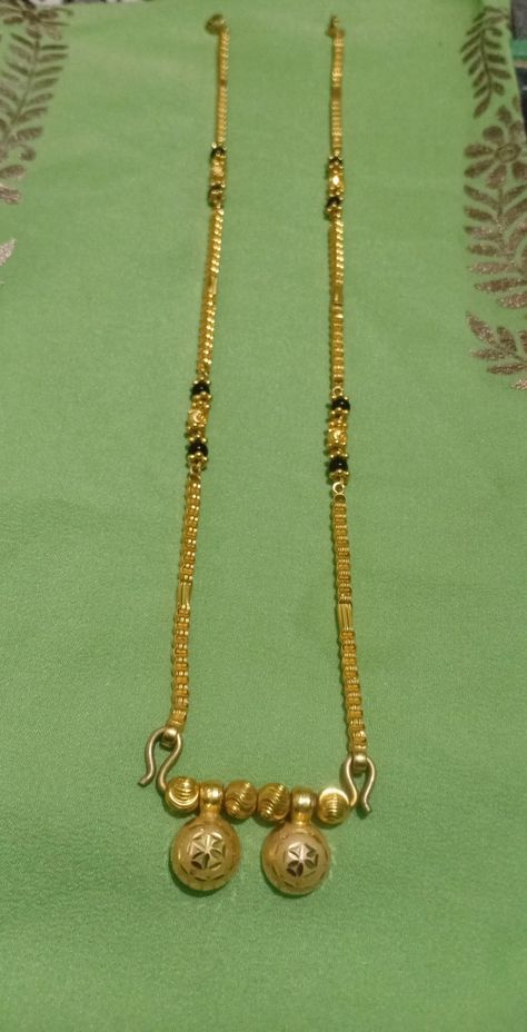 Tali Chain Designs Gold Telugu, Mangalya Designs Gold, Tali Chain Designs Gold, Mangalya Chain Designs Gold, Tali Design, Chain Designs Gold, Indian Gold Necklace Designs, Temple Jewellery Earrings, Mangalsutra Chain