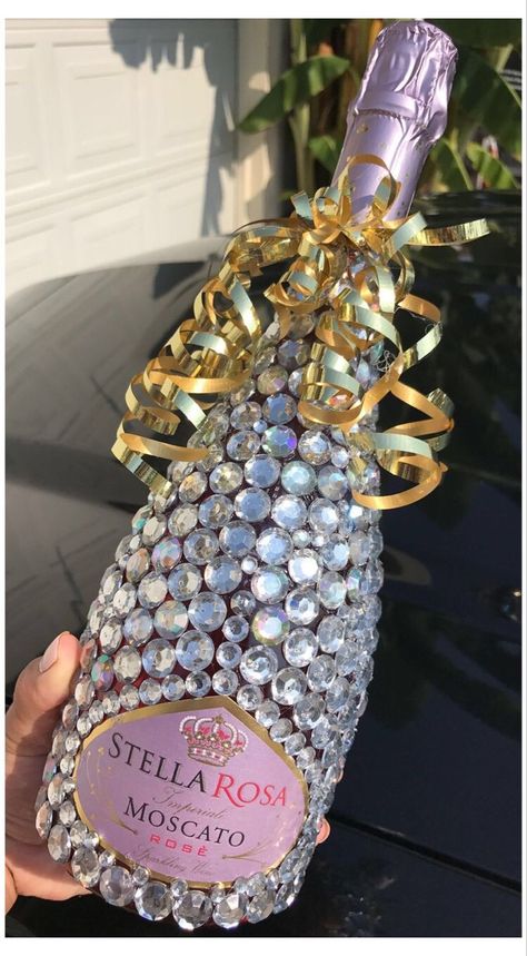 21 Friend Birthday Gift, Wine Bottle Birthday Decorations, 21st Bottle Ideas, Bedazzled Bottle 21st Birthday, Bedazzled Wine Bottle, Bling Wine Bottle, Bottle Decoration Ideas Birthday, Stella Rosa Wine, Bedazzled Liquor Bottles