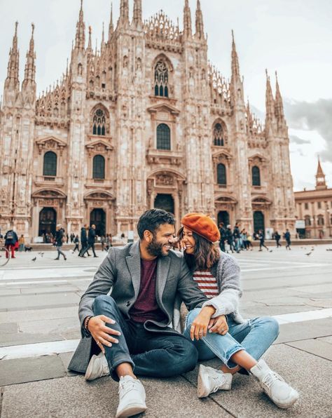 We woke up early to get a quiet couples pic of the Duomo in Milan. I have to say it was worth the horrible wake up call Barcelona Photography, Couple Style, Couple Travel Photos, Milan Travel, Rome Photo, Milan Cathedral, Travel Pose, Travel Pictures Poses, Milan Italy