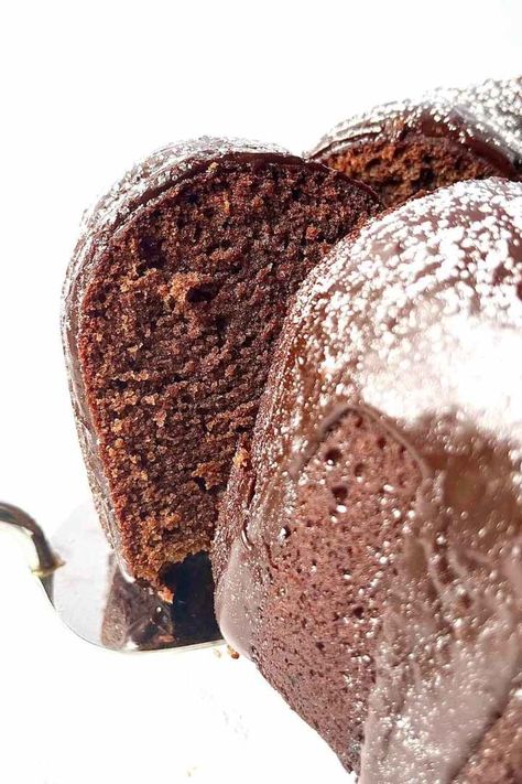 Pound Cake With Icing, Cake With Icing, The Best Chocolate Cake, Lemon Pound Cake Recipe, Chocolate Slice, Chocolate Pound Cake, Chocolate Cake Recipe Easy, Easy Chocolate Cake, Best Chocolate Cake