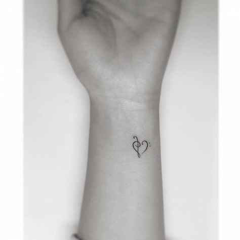 Bass and Treble clef heart. Treble Bass Clef Heart Tattoo, Heart Music Tattoo, Treble Tattoo, Music Themed Tattoos, Bass Clef Tattoo, Music Wrist Tattoos, Mini Tattoo Designs, Bass And Treble Clef, Tattoo Pulso