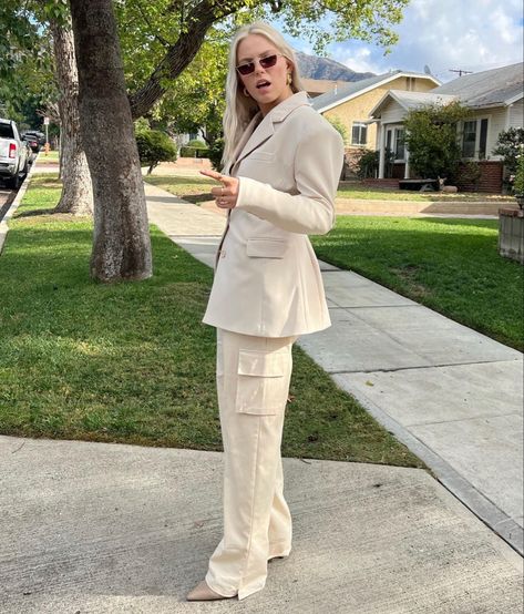 Step On Me, Blonde Wife, Renee Rapp, Guess Who, Famous Women, Hailey Bieber, Women Life, Mean Girls, College Girls