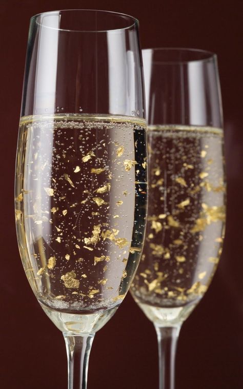 **Luxor Champagne with flakes of 24 kt gold Edible Gold Leaf, Coctails Recipes, Rum Punch, Edible Gold, Gold Glam, Gold Cocktail, Vodka Cocktails, Gold Flakes, 24kt Gold