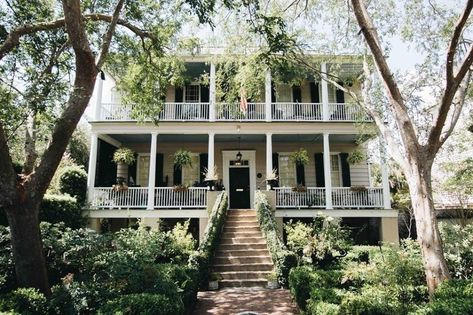 1847 Antebellum For Sale In Columbus Mississippi — Captivating Houses Brick Courtyard, Beams Living Room, Double House, Greenwich Connecticut, Heart Pine Flooring, Mansions For Sale, Garden Tub, Pine Floors, Neoclassical