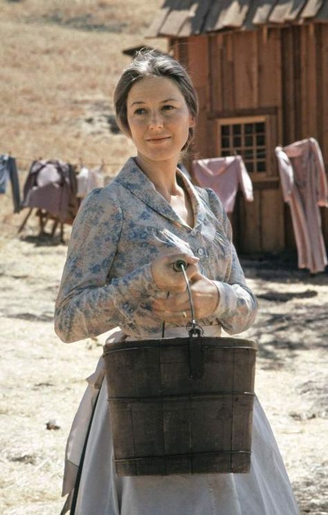 Caroline Ingalls, Prairie Aesthetic, My Antonia, Ingalls Family, Prairie House, Michael Landon, Little House On The Prairie, House Sketch, Laura Ingalls Wilder