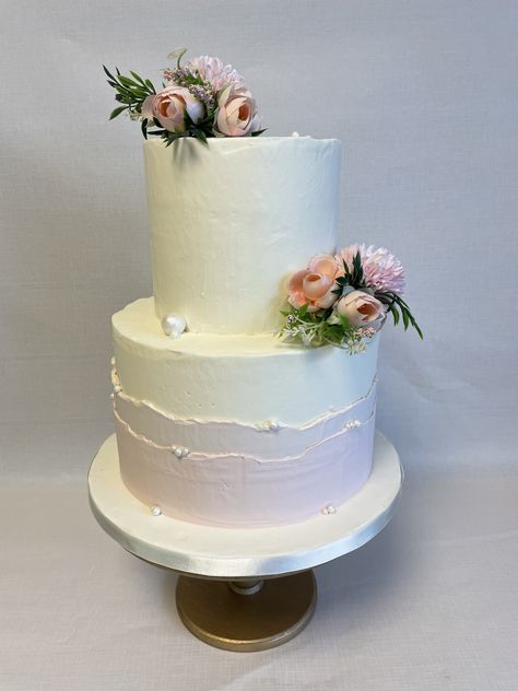 Bday Cake With Flowers, Fault Line Wedding Cake, Cake Two Tier, Light Frosting, Cake With Flowers, Edible Pearls, Envelope Liners Wedding, Wedding Cake Decorations, Buttercream Flowers