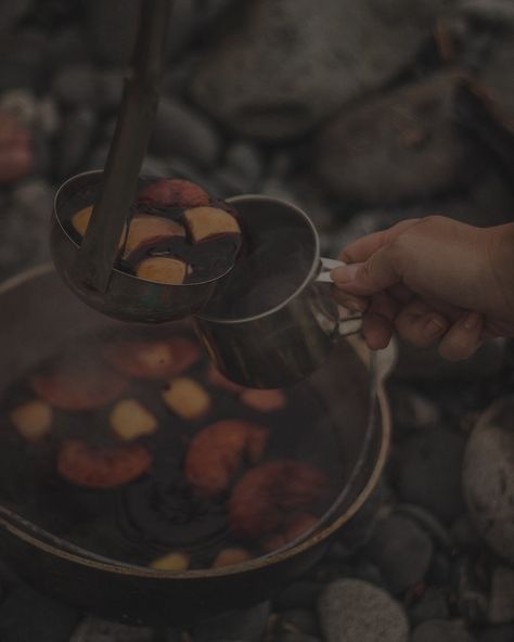 Outdoor Cooking Aesthetic, Campfire Cooking Aesthetic, Camping Aesthetic Food, Stew Aesthetic, Campfire Aesthetic, Fall Camping Aesthetic, Camp Aesthetic, Dark Academia Summer, Outdoors Aesthetic