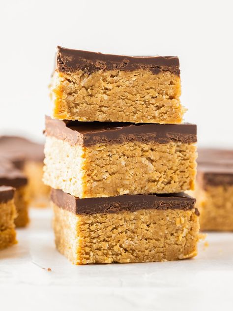 Chocolate Peanut Butter Oatmeal Bars Easy Scotcheroos, Chocolate Peanut Butter Oatmeal Bars, Creme Brulee Recipe Easy, Scotcheroos Recipe, Chocolate Peanut Butter Oatmeal, Peanut Butter Oatmeal Bars, Brulee Recipe, Holiday Desserts Table, Rice Krispie Cereal