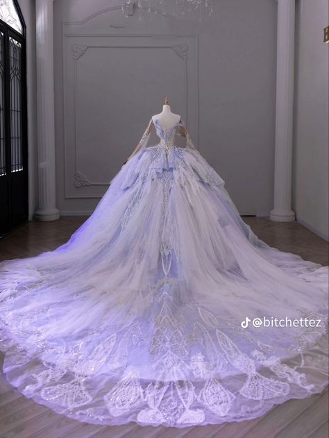 4/7 of liliac wedding gown Hey Couture, Lilac Wedding Dress, Lilac Quinceanera Dresses, Purple Ball Gown, Rapunzel Wedding, Debut Gowns, Purple Quinceanera Dresses, Weddding Dress, Big Wedding Dresses