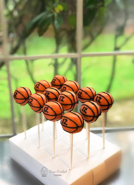 Basketball Cakepops Ideas, Cake Pops Basketball, Basketball Cake Design, Basketball Cake Pops, Basketball Birthday Cake, Basketball Cake, Basketball Birthday Parties, Team Party, Basketball Party