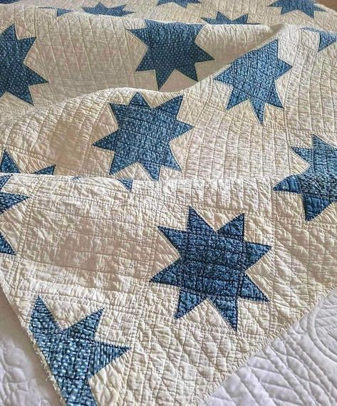 Twin Bed Quilt Patterns Free, Quilt On Bed Aesthetic, Aesthetic Quilts, Aesthetic Quilt, Blue And White Quilts, Cottagecore Bedding, Scandinavian Quilts, Coastal Quilts, Two Color Quilts