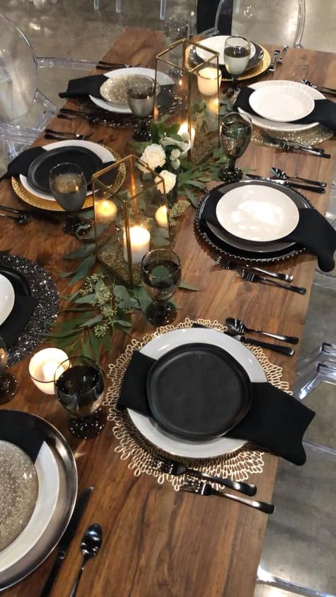 Easy Thanksgiving Table Decor, Thanksgiving Table Decor Ideas, Gold Table Setting, Christmas Homescreen, Thanksgiving Table Decor, Christmas Dining Table, Decoration Evenementielle, Deco Table Noel, Centerpieces Diy