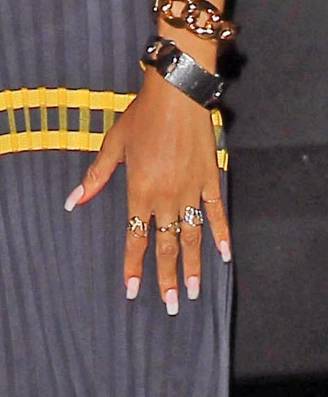 Rihanna natural French tip acrylic Rihanna French Tip Nails, Rihanna Natural, Natural French Tip, Rihanna Fashion Outfits, French Tip Acrylics, French Acrylics, Nail Pictures, Rihanna Style, French Acrylic Nails