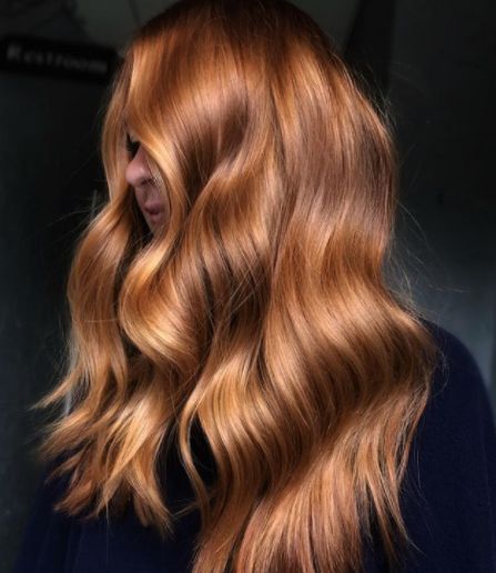 Coming in hot! A dimension specialist shares the breakdown for this warm coppery goodness. Gold And Brown Hair, Golden Brown Hair Dye, Strawberry Hair Color, Golden Copper Hair, Bronze Hair Color, Light Golden Brown Hair, Pelo Chocolate, Medium Brunette Hair, Golden Brunette