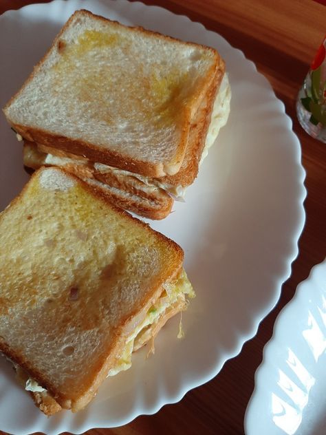 Sandwich Pic, Egg Photo, Egg Sandwich, Egg Sandwiches, Cafe Food, Aesthetic Food, French Toast, Sandwiches, Toast