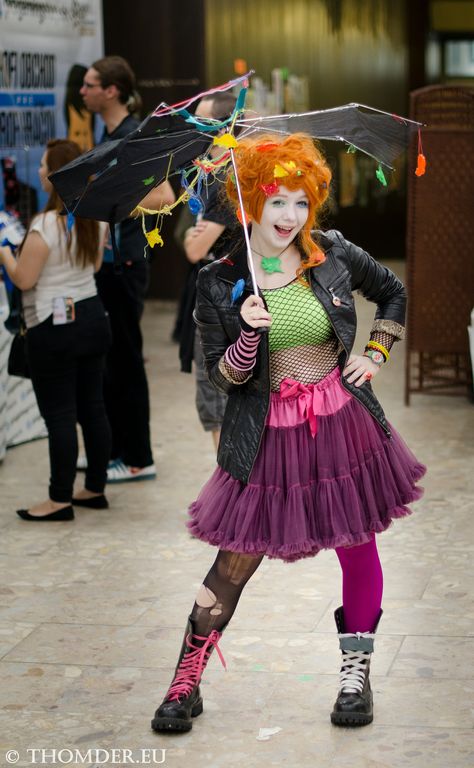 Delirium (Sandman) cosplay by Quee Delirium Cosplay, Delirium Sandman, Halloween Ideias, Sandman Comic, Halloween Fiesta, Halloween Costume Design, Sandman Neil Gaiman, Poison Ivy Costumes, Nerd Fashion