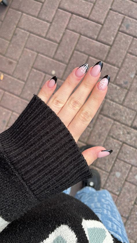 Spooky Season Nails Almond, Black French Nails, Black French Tips, Halloween Spider Web, Summery Nails, Pink Acrylic Nails, Easy Halloween, Black Nails, Spider Web