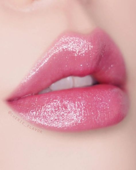 Diamond Lips: The Prettiest Makeup Trend Taking Over Tiktok Barbie Lips, Prettiest Makeup, Diamond Lips, Instagram King, Fashionable Saree Blouse Designs, Lip Shapes, Pink Lipstick, Pretty Prom Dresses, Lip Glosses